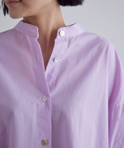 SALON adam et rope'（サロン アダム エ ロペ）の「サイドスリット/バンドカラーオーバーチュニックシャツ（シャツ/ブラウス・レディース・ネイビー/ピンク/ホワイト・FREE）」の5枚目の写真