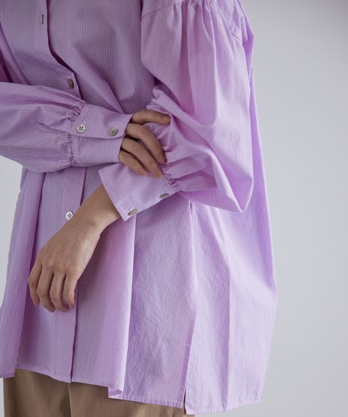 SALON adam et rope'（サロン アダム エ ロペ）の「サイドスリット/バンドカラーオーバーチュニックシャツ（シャツ/ブラウス・レディース・ネイビー/ピンク/ホワイト・FREE）」の11枚目の写真