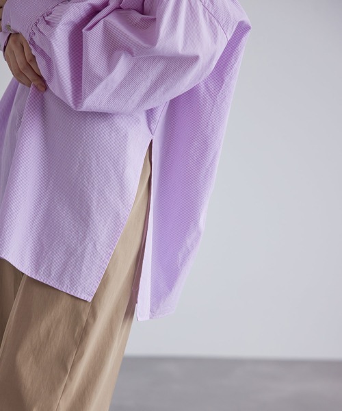 SALON adam et rope'（サロン アダム エ ロペ）の「サイドスリット/バンドカラーオーバーチュニックシャツ（シャツ/ブラウス・レディース・ネイビー/ピンク/ホワイト・FREE）」の16枚目の写真