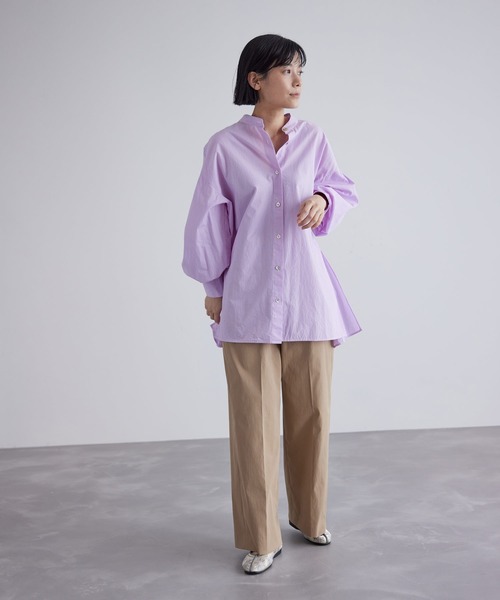 SALON adam et rope'（サロン アダム エ ロペ）の「サイドスリット/バンドカラーオーバーチュニックシャツ（シャツ/ブラウス・レディース・ネイビー/ピンク/ホワイト・FREE）」の6枚目の写真