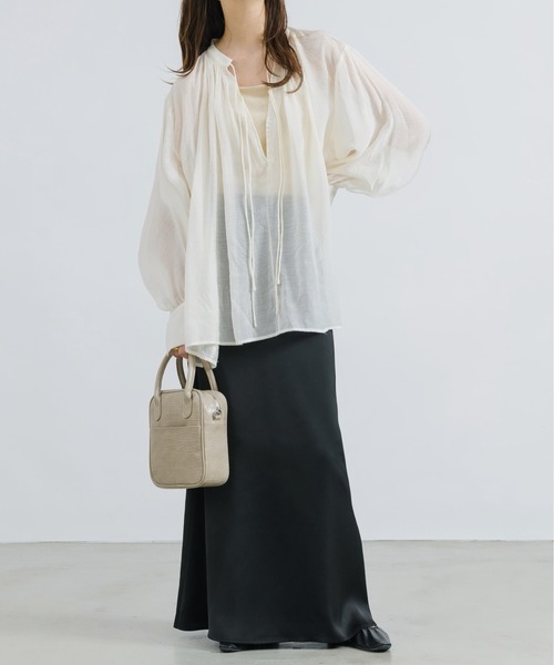 NEUNA（ヌナ）の「袋付きアーモンドシューズ（パンプス・レディース・ホワイト/ブラック/マスタード・SMALL/MEDIUM/LARGE）」の4枚目の写真