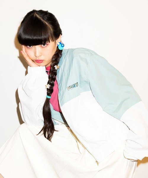 PUNYUS（プニュズ）の「バイカラーナイロンブルゾン（ナイロンジャケット・レディース・ベージュ/パープル/グリーン・2/4/3）」の2枚目の写真