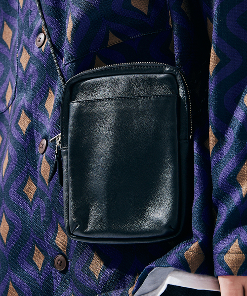 JOURNAL STANDARD（ジャーナルスタンダード）の「【WEB限定】JS LEATHER カウレザー マルチショルダーバック（ショルダーバッグ・メンズ・ブラック・FREE）」の5枚目の写真