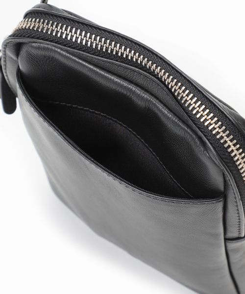 JOURNAL STANDARD（ジャーナルスタンダード）の「【WEB限定】JS LEATHER カウレザー マルチショルダーバック（ショルダーバッグ・メンズ・ブラック・FREE）」の16枚目の写真