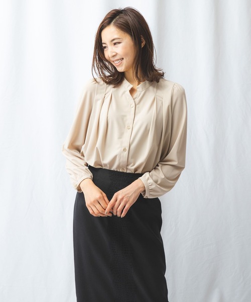 NARACAMICIE(ナラカミーチェ)の「無地カットソーフロントタックブラウス(Tシャツ/カットソー・レディース・ベージュ/ブルー・X-LARGE/LARGE/MEDIUM/XX-LARGE)」の4枚目の写真