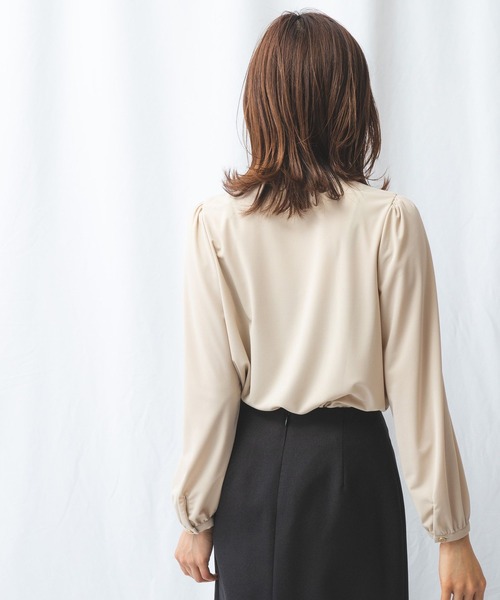 NARACAMICIE(ナラカミーチェ)の「無地カットソーフロントタックブラウス(Tシャツ/カットソー・レディース・ベージュ/ブルー・X-LARGE/LARGE/MEDIUM/XX-LARGE)」の6枚目の写真