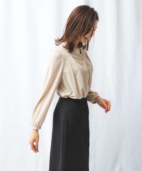 NARACAMICIE(ナラカミーチェ)の「無地カットソーフロントタックブラウス(Tシャツ/カットソー・レディース・ベージュ/ブルー・X-LARGE/LARGE/MEDIUM/XX-LARGE)」の7枚目の写真