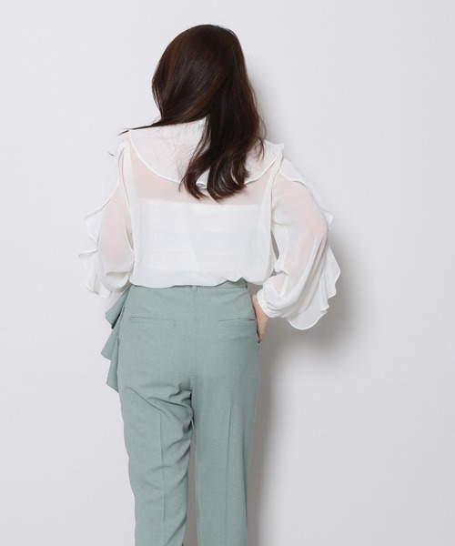 Re.Verofonna(ヴェロフォンナ)の「アシメトリーカラーオーガンジーブラウス(シャツ/ブラウス・レディース・ブラック/アイボリー・38)」の5枚目の写真