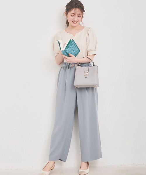 LAISSE PASSE(レッセパッセ)の「イージーワイドパンツ(スラックス・レディース・スモークピンク/グレイッシュブルー・MEDIUM/SMALL)」の1枚目の写真