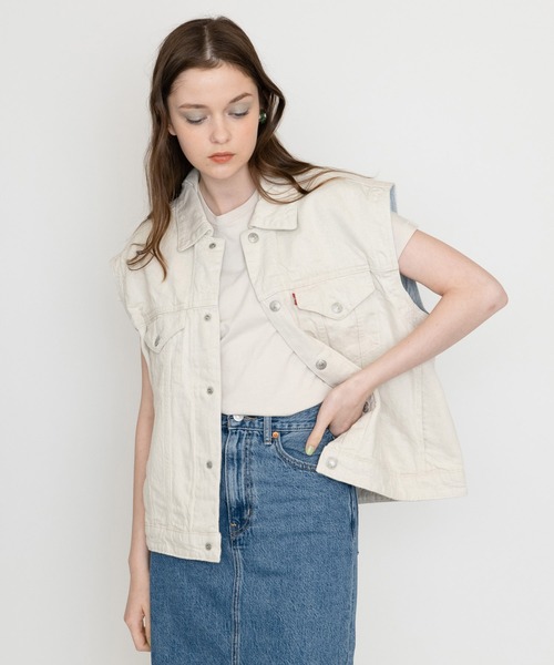 Levi's(リーバイス)の「Levi's/リーバイス WELLTHREAD トラッカージャケットベスト WILD OAK ROSE(ベスト・レディース・ライトインディゴブルー・M/S/XS)」の1枚目の写真