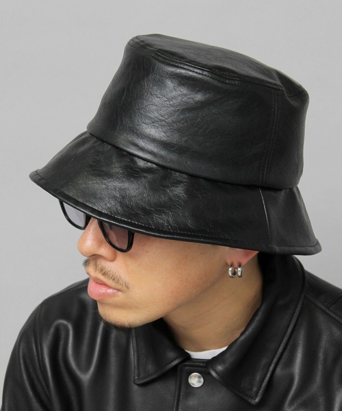 glabella（グラベラ）の「ヴィンテージレザー風 フェイクレザー ロングブリム バケットハット / 深め / ツバ広（ハット・メンズ・ブラック・FREE）」の4枚目の写真