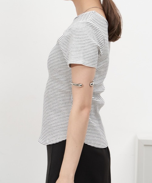 VANNIE U(ヴァニーユー)の「ダブルアーチボーダーTシャツ(Tシャツ/カットソー・レディース・ホワイト/ブラック/レッド/イエロー・FREE)」の12枚目の写真