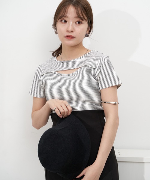 VANNIE U(ヴァニーユー)の「ダブルアーチボーダーTシャツ(Tシャツ/カットソー・レディース・ホワイト/ブラック/レッド/イエロー・FREE)」の6枚目の写真