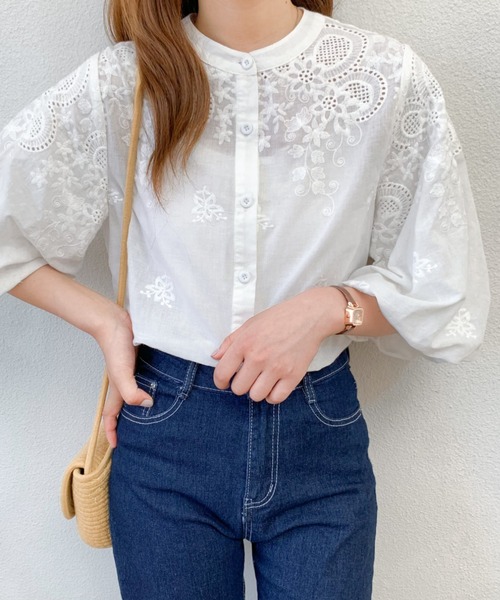 Diosfront（ディオスフロント）の「カットワーク刺繍ボリューム袖スタンドカラーブラウス（シャツ/ブラウス・レディース・ブラック/ホワイト・L/M）」の3枚目の写真