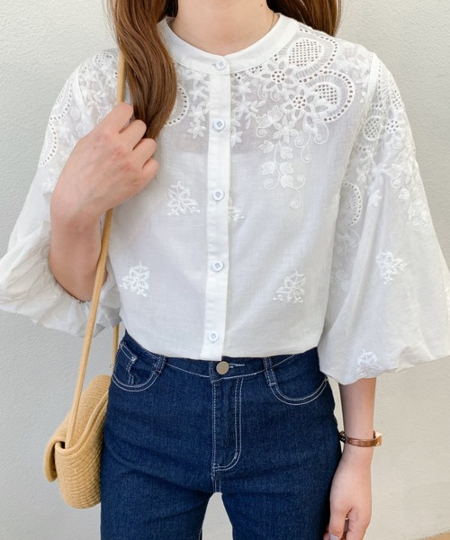 Diosfront（ディオスフロント）の「カットワーク刺繍ボリューム袖スタンドカラーブラウス（シャツ/ブラウス・レディース・ブラック/ホワイト・L/M）」の8枚目の写真
