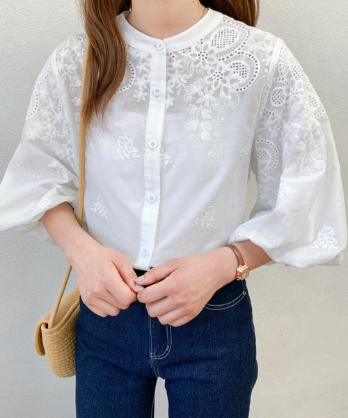 Diosfront（ディオスフロント）の「カットワーク刺繍ボリューム袖スタンドカラーブラウス（シャツ/ブラウス・レディース・ブラック/ホワイト・L/M）」の9枚目の写真