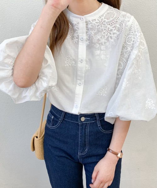 Diosfront（ディオスフロント）の「カットワーク刺繍ボリューム袖スタンドカラーブラウス（シャツ/ブラウス・レディース・ブラック/ホワイト・L/M）」の12枚目の写真