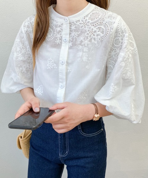 Diosfront（ディオスフロント）の「カットワーク刺繍ボリューム袖スタンドカラーブラウス（シャツ/ブラウス・レディース・ブラック/ホワイト・L/M）」の20枚目の写真