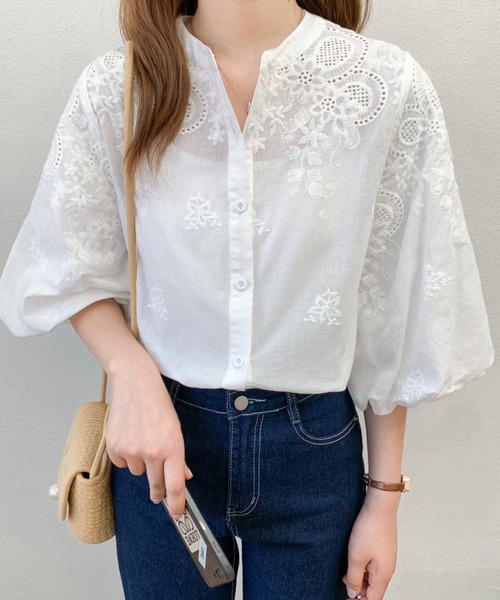 Diosfront（ディオスフロント）の「カットワーク刺繍ボリューム袖スタンドカラーブラウス（シャツ/ブラウス・レディース・ブラック/ホワイト・L/M）」の21枚目の写真