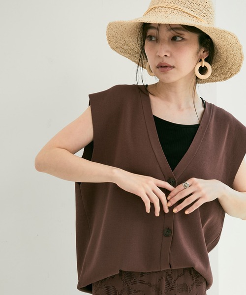 VIS（ビス）の「【接触冷感】【セットアップ対応】フレンチスリーブニットベスト（ベスト・レディース・ネイビー/オフホワイト/ダークブラウン・FREE）」の8枚目の写真