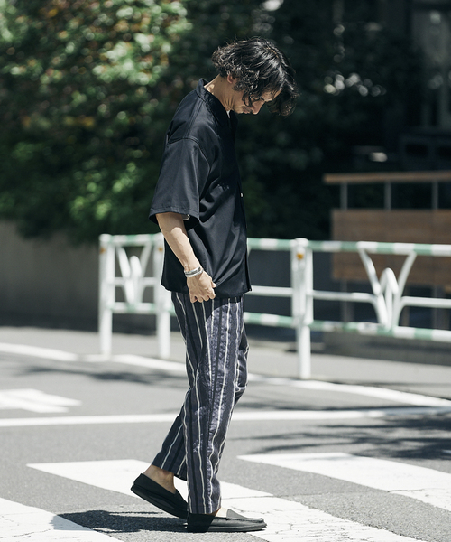 JOURNAL STANDARD relume(ジャーナルスタンダード レリューム)の「オーバーサイズ サテンオープンカラーシャツ(シャツ/ブラウス・メンズ・ブラック/サックスブルー/ナチュラル・MEDIUM/LARGE)」の4枚目の写真