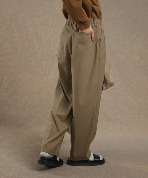 ADAM ET ROPE'（アダムエロペ）の「ワイドテーパード イージー ツータック スラックス/セットアップ対応（スラックス・メンズ・イエロー系その他3/チャコールグレー/ブラック/グレー系その他・S/L/M）」の10枚目の写真