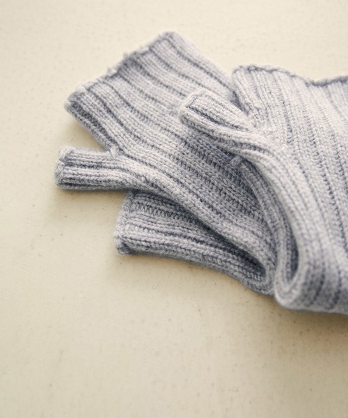 WILLIAM BRUNTON（ウィリアムブラントン）の「【William Brunton（ウイリアムブラントン）】3ply RIB WRIST WARMER（手袋・レディース・チャコールグレー/ベージュ/グレー/オレンジ・FREE）」の3枚目の写真