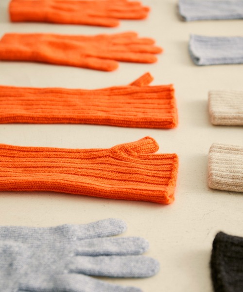 WILLIAM BRUNTON（ウィリアムブラントン）の「【William Brunton（ウイリアムブラントン）】3ply RIB WRIST WARMER（手袋・レディース・チャコールグレー/ベージュ/グレー/オレンジ・FREE）」の17枚目の写真