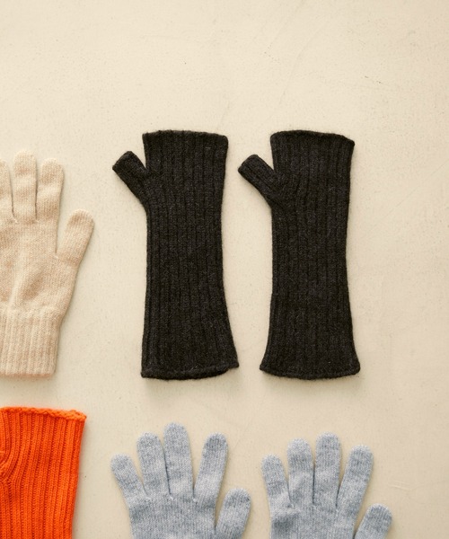 WILLIAM BRUNTON（ウィリアムブラントン）の「【William Brunton（ウイリアムブラントン）】3ply RIB WRIST WARMER（手袋・レディース・チャコールグレー/ベージュ/グレー/オレンジ・FREE）」の13枚目の写真