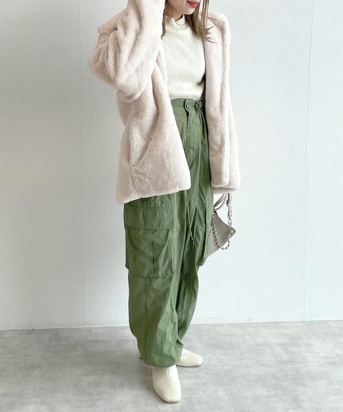 w closet（ダブルクローゼット）の「フェイクファービッグカラーショートコート（ムートンコート・レディース・スモークグレー/グレイッシュベージュ・FREE）」の8枚目の写真