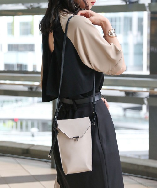 HARE（ハレ）の「メタルミニフラップBAG(HARE)（ショルダーバッグ・レディース・アイボリー/ブラック/ブラック系その他・FREE）」の2枚目の写真