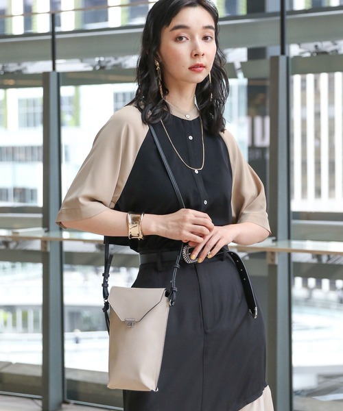 HARE（ハレ）の「メタルミニフラップBAG(HARE)（ショルダーバッグ・レディース・アイボリー/ブラック/ブラック系その他・FREE）」の5枚目の写真