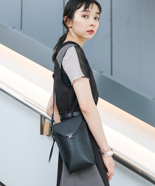 HARE（ハレ）の「メタルミニフラップBAG(HARE)（ショルダーバッグ・レディース・アイボリー/ブラック/ブラック系その他・FREE）」の7枚目の写真
