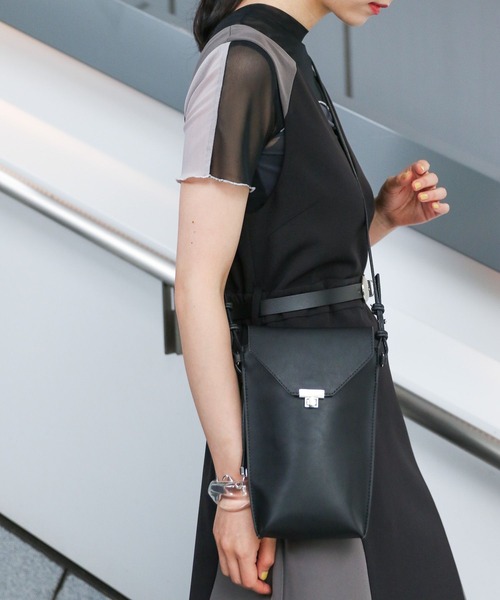 HARE（ハレ）の「メタルミニフラップBAG(HARE)（ショルダーバッグ・レディース・アイボリー/ブラック/ブラック系その他・FREE）」の8枚目の写真