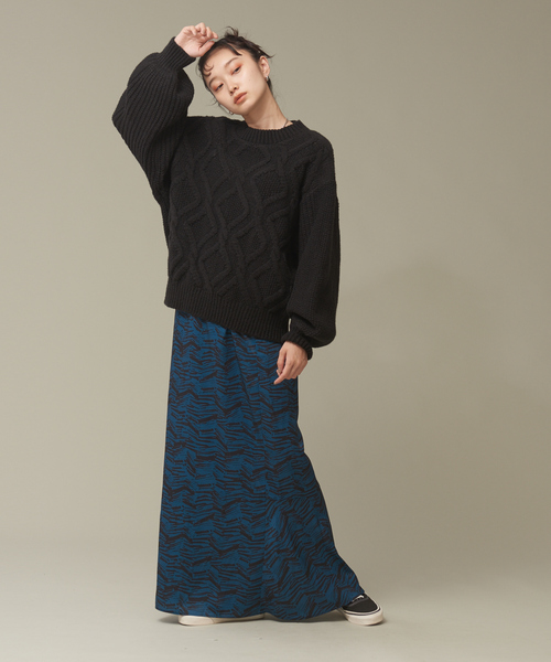 NOMINE(ノミネ)の「【WEB限定カラーあり】アランダイヤ柄ボリュームスリーブニット(ニット/セーター・レディース・ブラック/パープル/アイボリー/キャメル・フリー)」の17枚目の写真