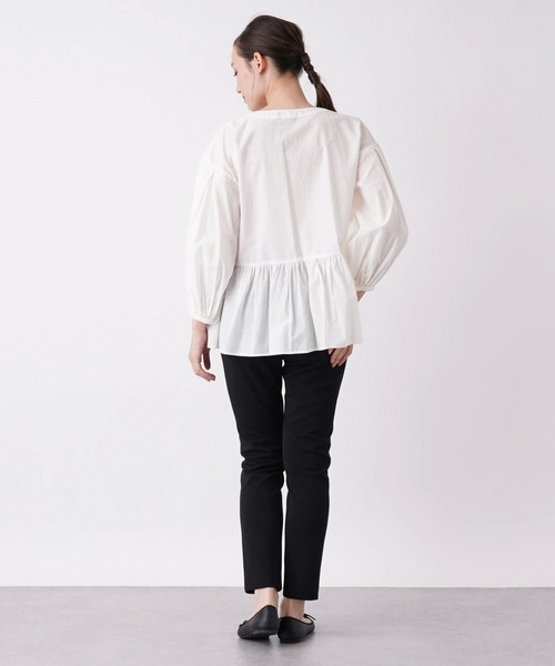 BEATRICE（ベアトリス）の「【BEATRICE】ペプラムタックブラウス（シャツ/ブラウス・レディース・オフホワイト/ブラック/レモンイエロー・2）」の7枚目の写真