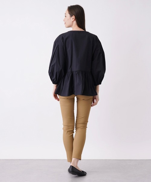 BEATRICE（ベアトリス）の「【BEATRICE】ペプラムタックブラウス（シャツ/ブラウス・レディース・オフホワイト/ブラック/レモンイエロー・2）」の11枚目の写真