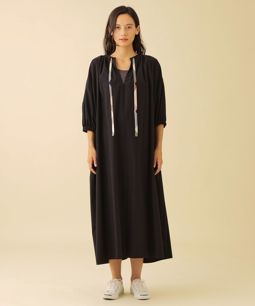 CB CRESTBRIDGE（シービークレストブリッジ）の「バックオープンボリュームワンピース（ワンピース・レディース・ブラック・S/M）」の2枚目の写真