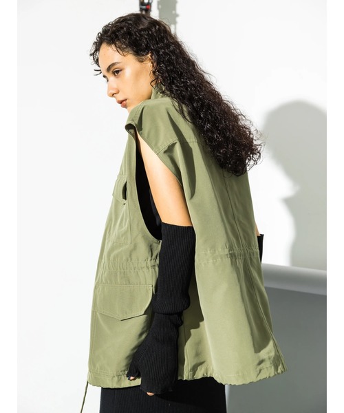 koe(コエ)の「スタンドカラーミリタリーベスト(ベスト・レディース・ブラック/カーキ・FREE)」の3枚目の写真