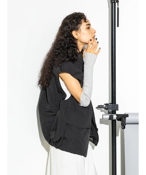 koe(コエ)の「スタンドカラーミリタリーベスト(ベスト・レディース・ブラック/カーキ・FREE)」の14枚目の写真