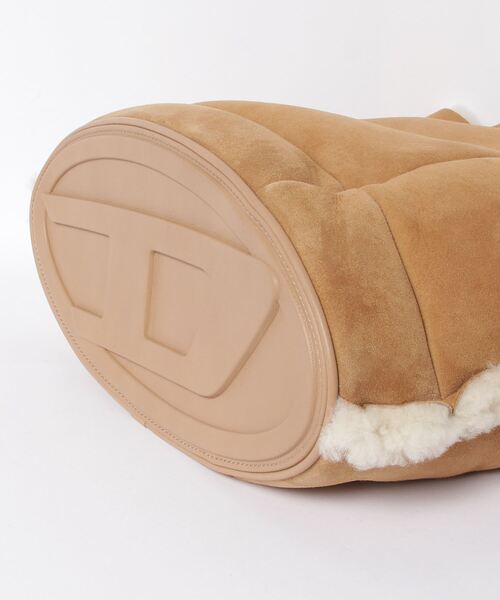 DIESEL(ディーゼル)の「レディース カウレザー トートバッグM(ショルダーバッグ・レディース・ベージュ・UNI)」の4枚目の写真