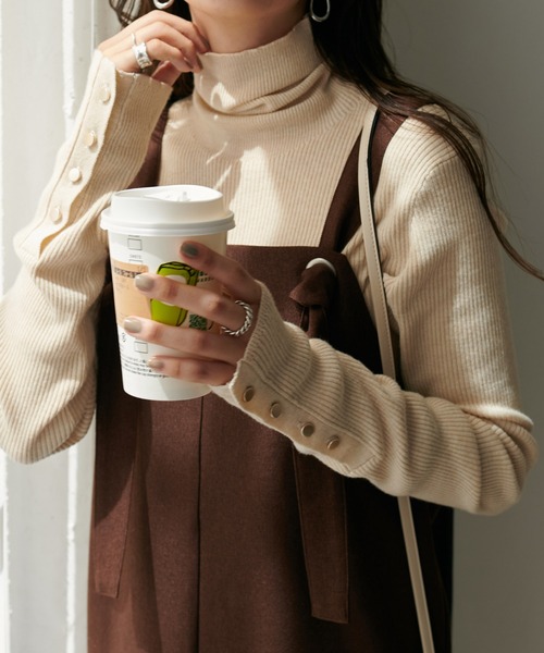 DISCOAT（ディスコート）の「袖口ボタンリブタートルネックプルオーバー（ニット/セーター・レディース・ブラック/ダークグリーン/グレー/オレンジ/アイボリー/ブルー/グリーン系その他/ピンク・FREE）」の2枚目の写真