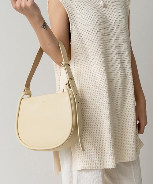 LE VERNIS(ル・ベルニ)の「LE VERNIS(ル・ベルニ)CAMILLE SHOULDER BAG(ハンドバッグ・レディース・イエロー/ブラック/ベージュ・FREE)」の21枚目の写真