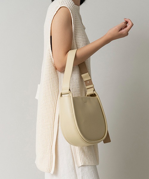 LE VERNIS(ル・ベルニ)の「LE VERNIS(ル・ベルニ)CAMILLE SHOULDER BAG(ハンドバッグ・レディース・イエロー/ブラック/ベージュ・FREE)」の22枚目の写真