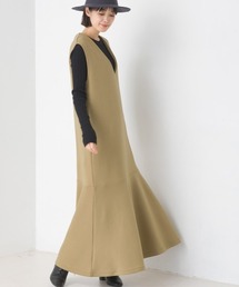 ソフトダンボール裾フレアVネックワンピース