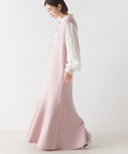 OMNES（オムネス）の「ソフトダンボール裾フレアVネック