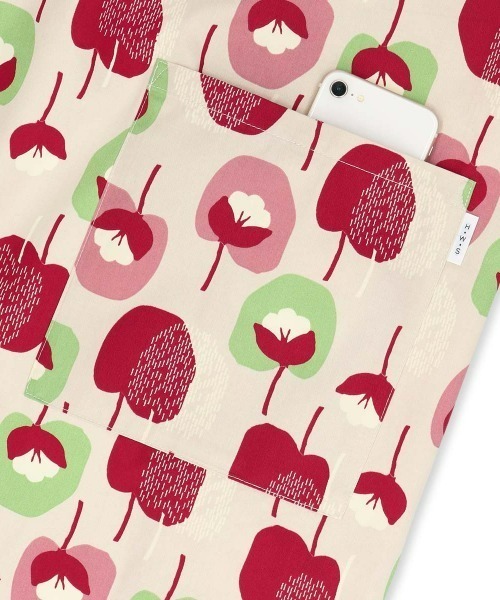 NAIGAI（ナイガイ）の「HOUSE WEAR STUDIO 撥水加工 綿100％ 30ツイル りんごと綿毛柄 バッククロス エプロン 70372187（エプロン・レディース・クリーム/グレー/ダークベージュ・FREE）」の6枚目の写真