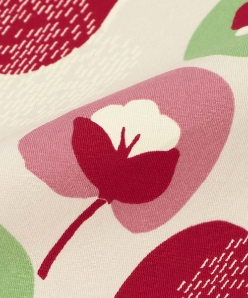 NAIGAI（ナイガイ）の「HOUSE WEAR STUDIO 撥水加工 綿100％ 30ツイル りんごと綿毛柄 バッククロス エプロン 70372187（エプロン・レディース・クリーム/グレー/ダークベージュ・FREE）」の7枚目の写真