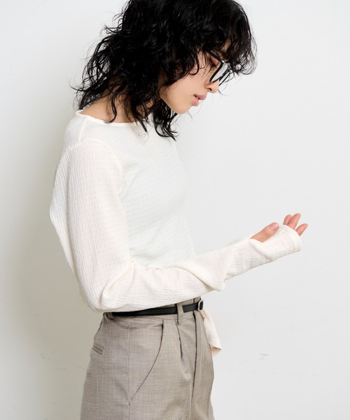 THE YOn(ザヨン)の「フィンガーホールシャーリングトップス(Tシャツ/カットソー・レディース・オレンジ/ブラック/イエロー/ブルー/オフホワイト・FREE)」の8枚目の写真