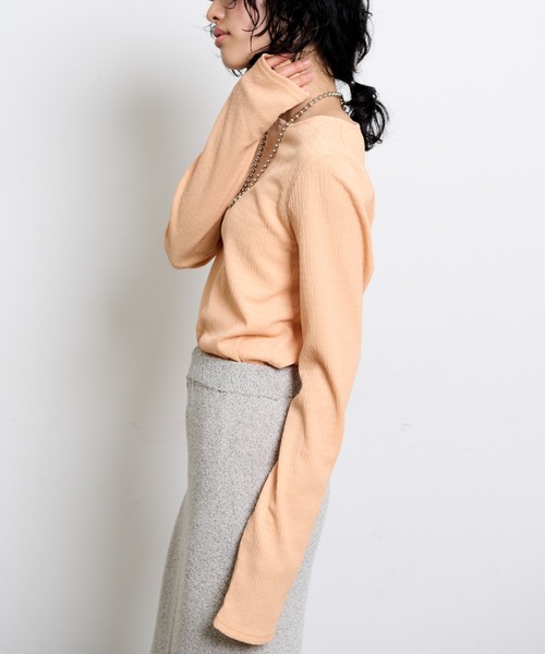 THE YOn(ザヨン)の「フィンガーホールシャーリングトップス(Tシャツ/カットソー・レディース・オレンジ/ブラック/イエロー/ブルー/オフホワイト・FREE)」の13枚目の写真